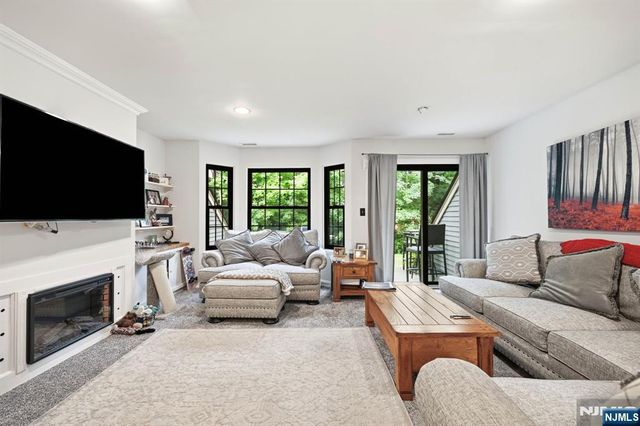 9 New Bedford Road G, West Milford, NJ 07480