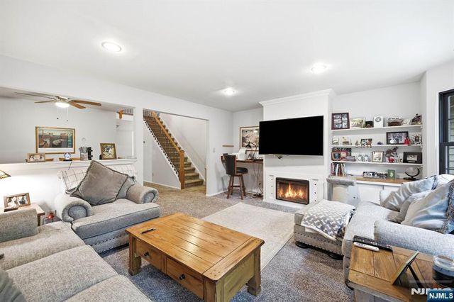 9 New Bedford Road G, West Milford, NJ 07480