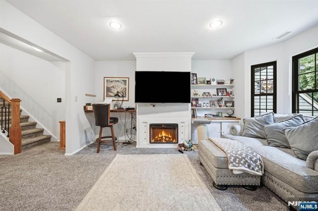 9 New Bedford Road G, West Milford, NJ 07480