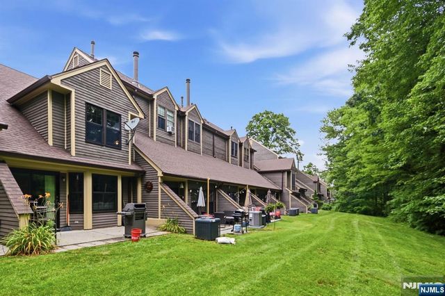 9 New Bedford Road G, West Milford, NJ 07480