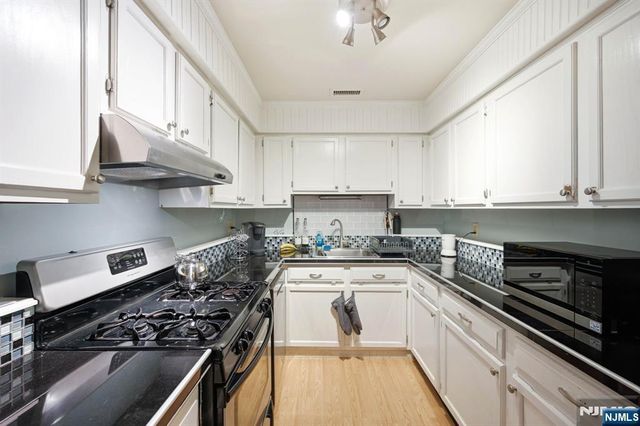 9 New Bedford Road G, West Milford, NJ 07480