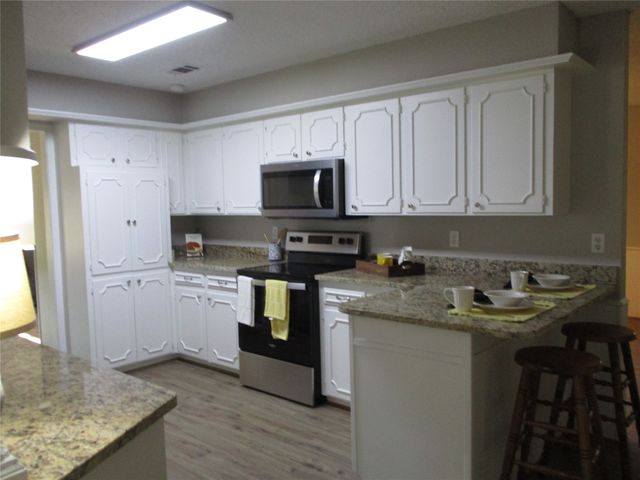 105 S Adams Street, Kemp, TX 75143