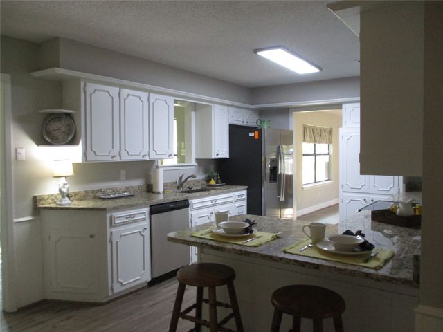 105 S Adams Street, Kemp, TX 75143
