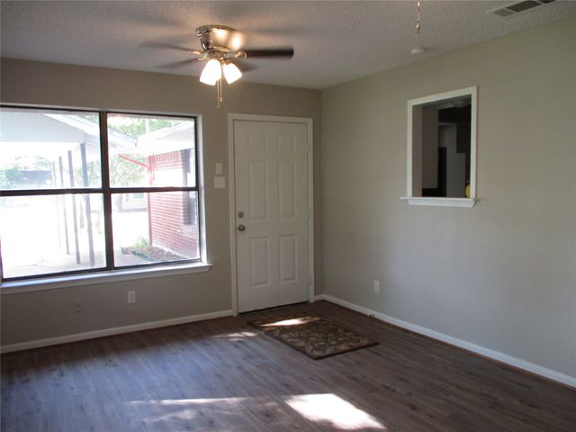 105 S Adams Street, Kemp, TX 75143