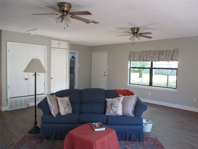 105 S Adams Street, Kemp, TX 75143
