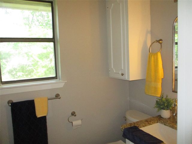 105 S Adams Street, Kemp, TX 75143