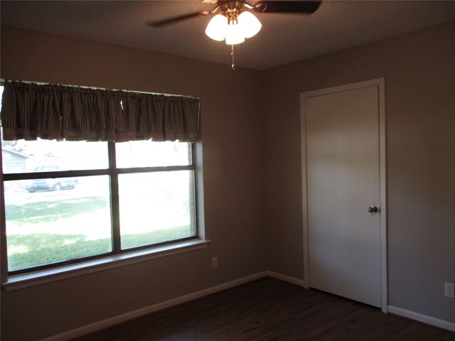 105 S Adams Street, Kemp, TX 75143