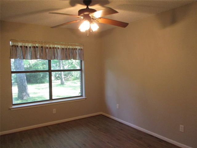 105 S Adams Street, Kemp, TX 75143