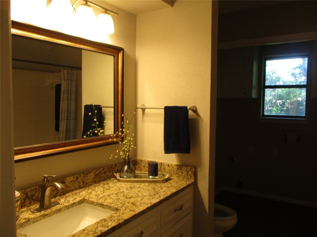 105 S Adams Street, Kemp, TX 75143