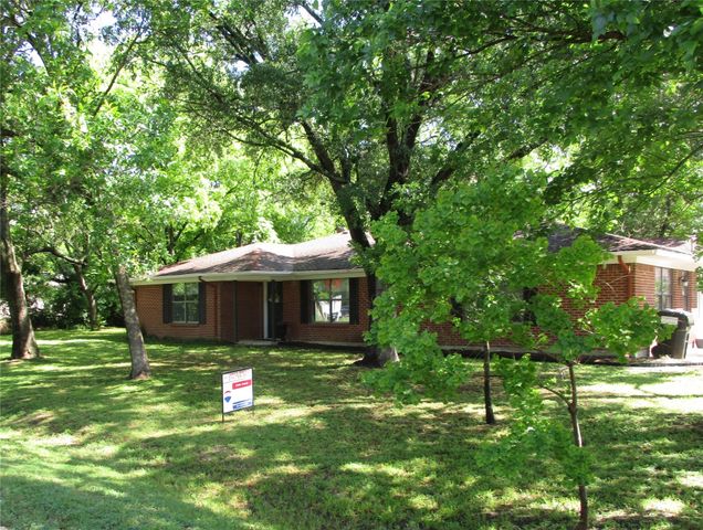 105 S Adams Street, Kemp, TX 75143
