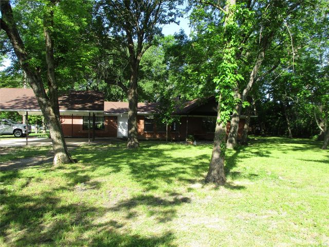 105 S Adams Street, Kemp, TX 75143
