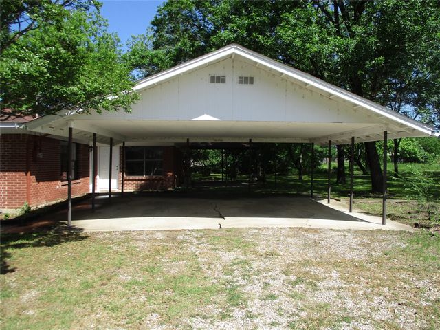 105 S Adams Street, Kemp, TX 75143