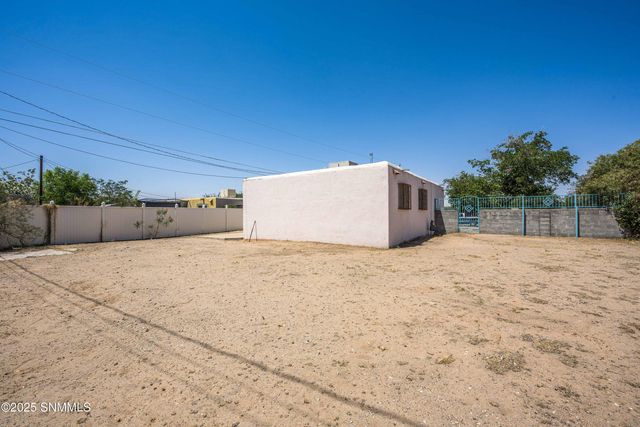 2220 Coleen Court, Las Cruces, NM 88001