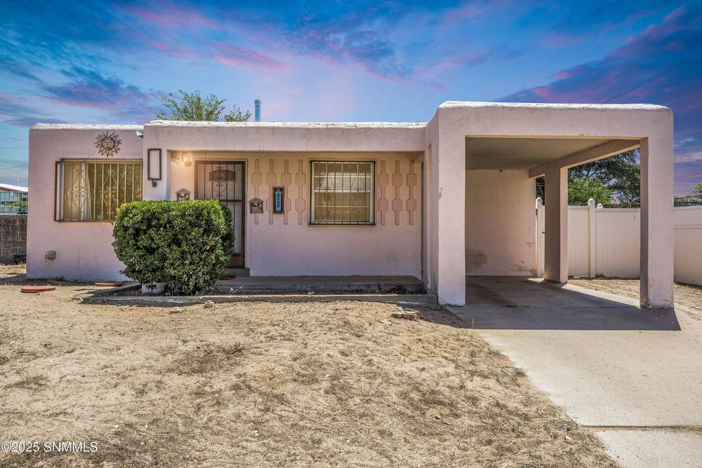 2220 Coleen Court, Las Cruces, NM 88001