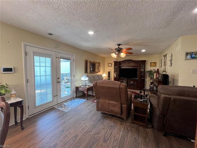 444 Bernice PL, Virginia Beach, VA 23452