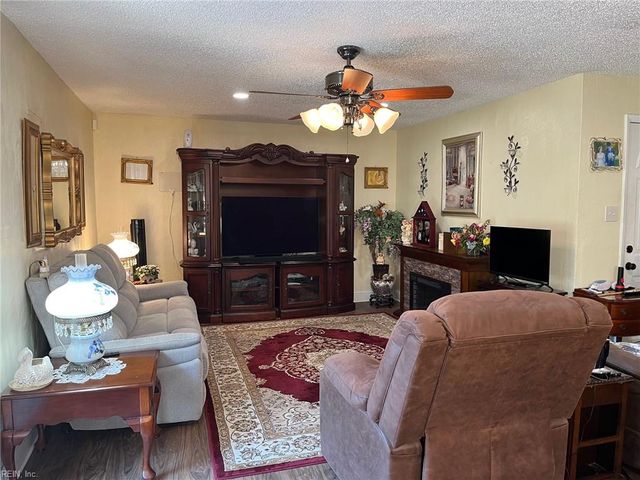 444 Bernice PL, Virginia Beach, VA 23452