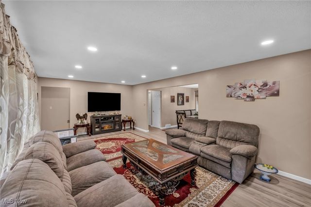 16577 State Road, North Royalton, OH 44133