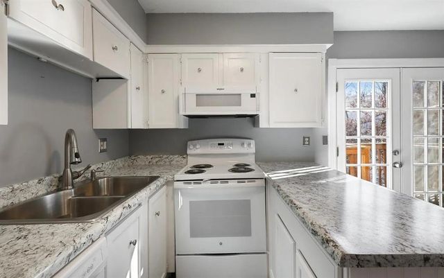 10021 W 52nd Street, Merriam, KS 66203