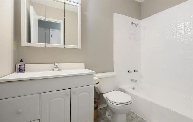 10021 W 52nd Street, Merriam, KS 66203