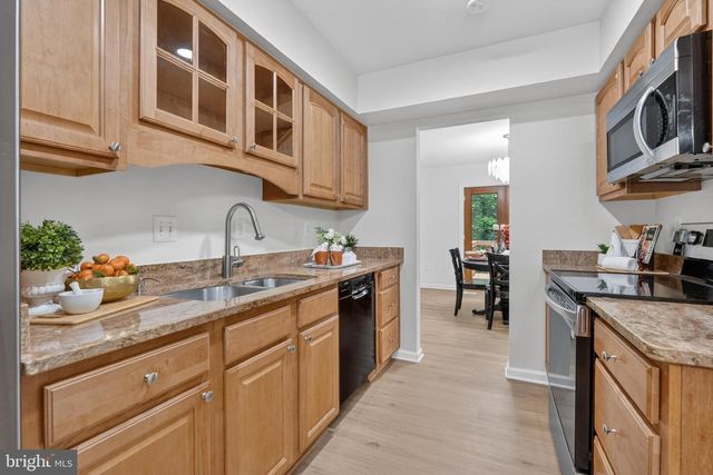 5866 WOOD FLOWER CT, Burke, VA 22015