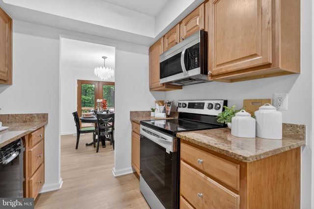 5866 WOOD FLOWER CT, Burke, VA 22015