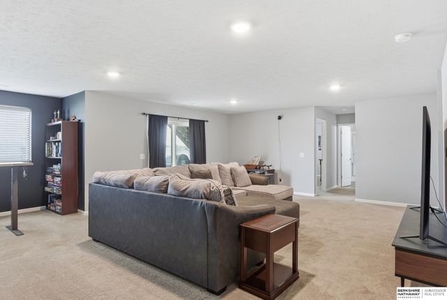 1916 Canyon Street, Bellevue, NE 68123
