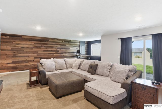 1916 Canyon Street, Bellevue, NE 68123