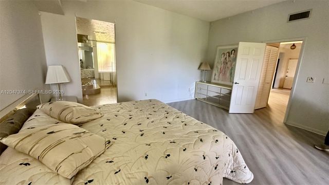 7472 La Paz Blvd 301, Boca Raton, FL 33433
