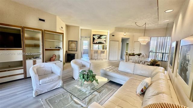 7472 La Paz Blvd 301, Boca Raton, FL 33433