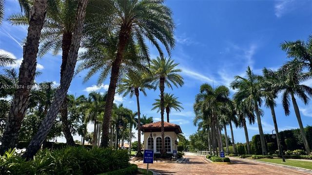 7472 La Paz Blvd 301, Boca Raton, FL 33433