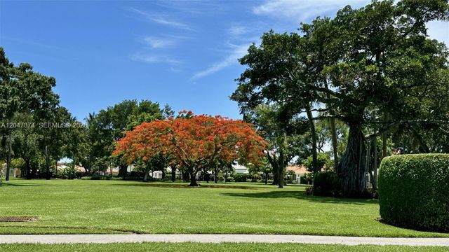 7472 La Paz Blvd 301, Boca Raton, FL 33433