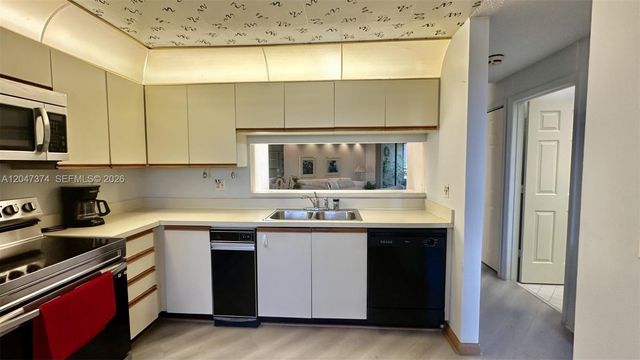 7472 La Paz Blvd 301, Boca Raton, FL 33433