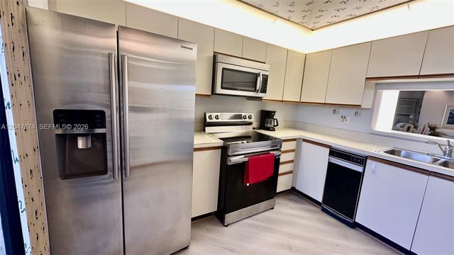 7472 La Paz Blvd 301, Boca Raton, FL 33433