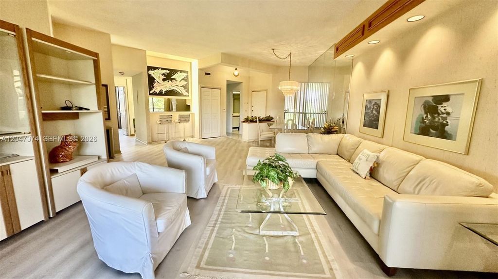 7472 La Paz Blvd 301, Boca Raton, FL 33433