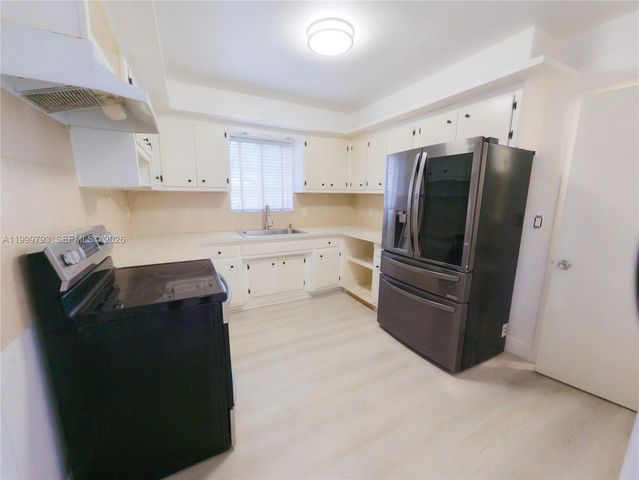 5781 SW 25th St, Miami, FL 33155