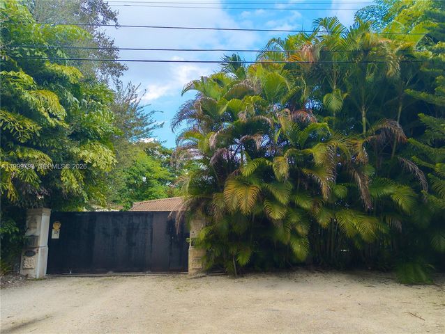 5781 SW 25th St, Miami, FL 33155