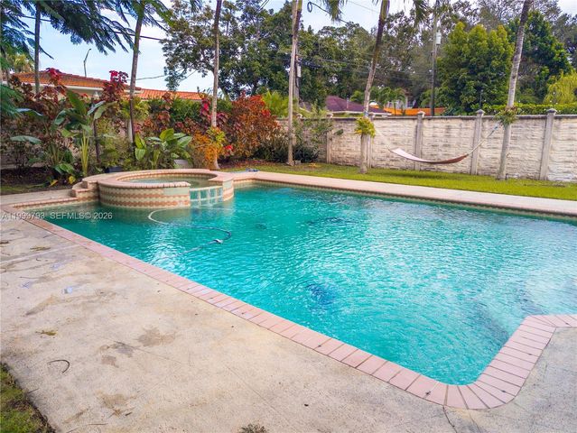 5781 SW 25th St, Miami, FL 33155