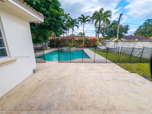 5781 SW 25th St, Miami, FL 33155