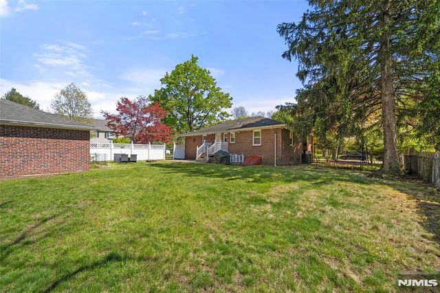 38 Carlson Court, Closter, NJ 07624