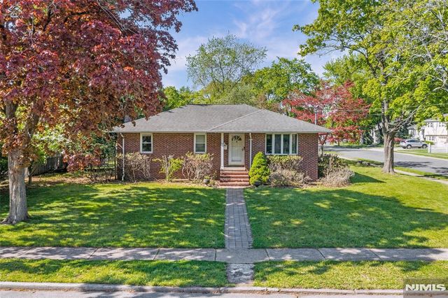 38 Carlson Court, Closter, NJ 07624