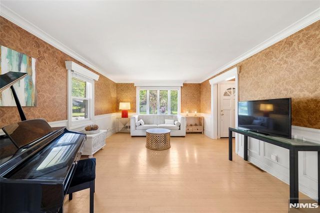38 Carlson Court, Closter, NJ 07624