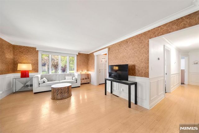 38 Carlson Court, Closter, NJ 07624