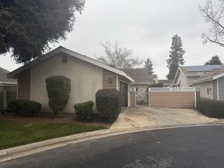 1338 E Castlecrest Avenue, Visalia, CA 93292