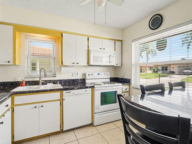 6608 AUBURN AVENUE 6608, Bradenton, FL 34207