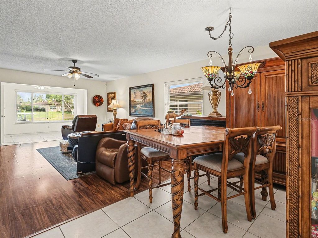 Image 3 of property listing at 6608 AUBURN AVENUE 6608, Bradenton, FL 34207