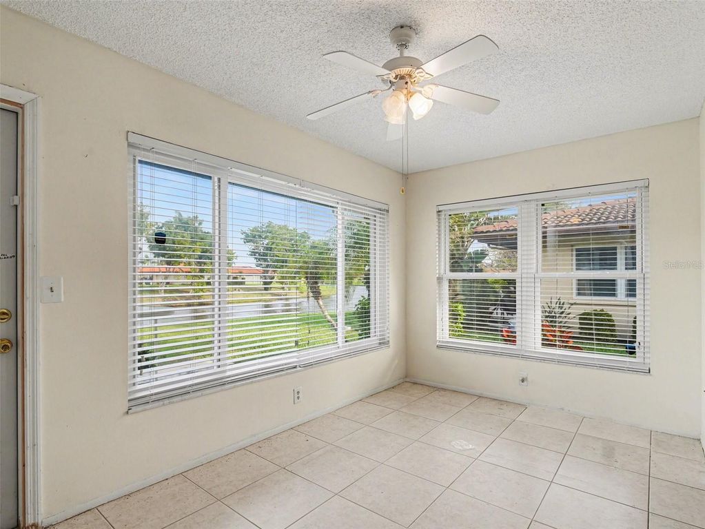 Image 5 of property listing at 6608 AUBURN AVENUE 6608, Bradenton, FL 34207