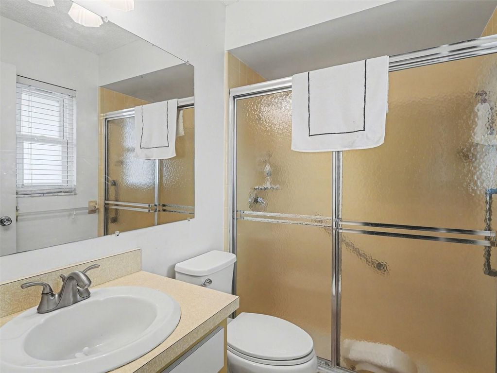 Image 6 of property listing at 6608 AUBURN AVENUE 6608, Bradenton, FL 34207