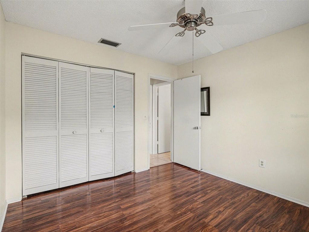 Image 8 of property listing at 6608 AUBURN AVENUE 6608, Bradenton, FL 34207