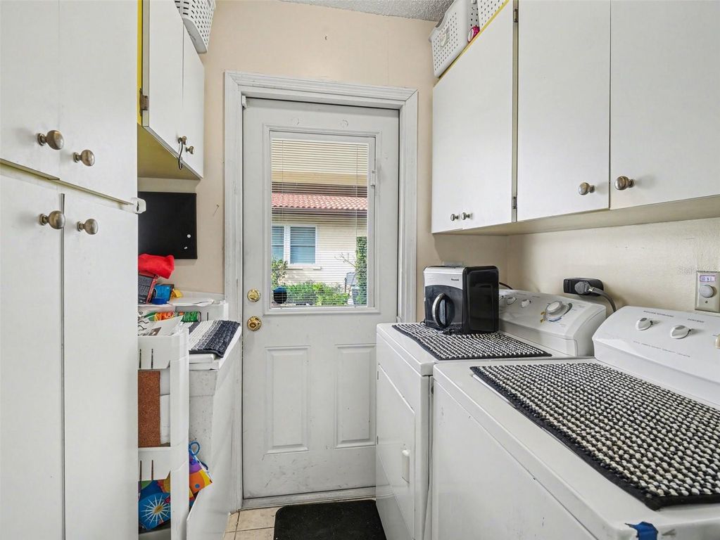 Image 9 of property listing at 6608 AUBURN AVENUE 6608, Bradenton, FL 34207