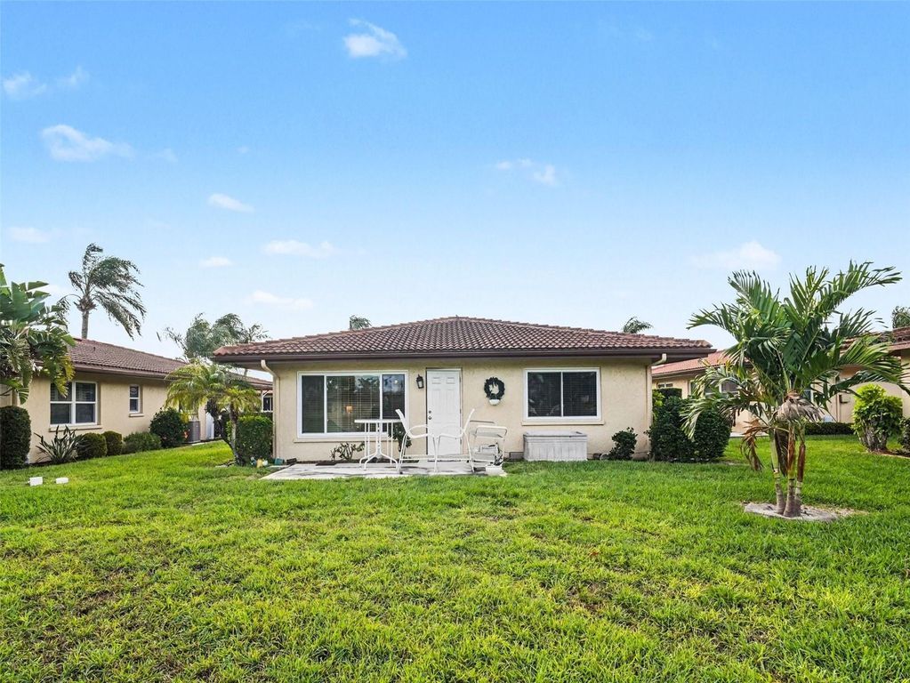 Image 10 of property listing at 6608 AUBURN AVENUE 6608, Bradenton, FL 34207